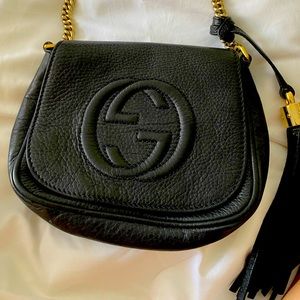 GUCCI PEBBLED SMALL SOHO FLAP CROSSBODY BLACK